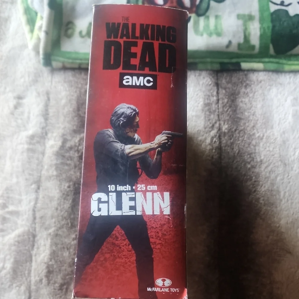 The Walking Dead Glenn Action Figure - Picture 3 of 4